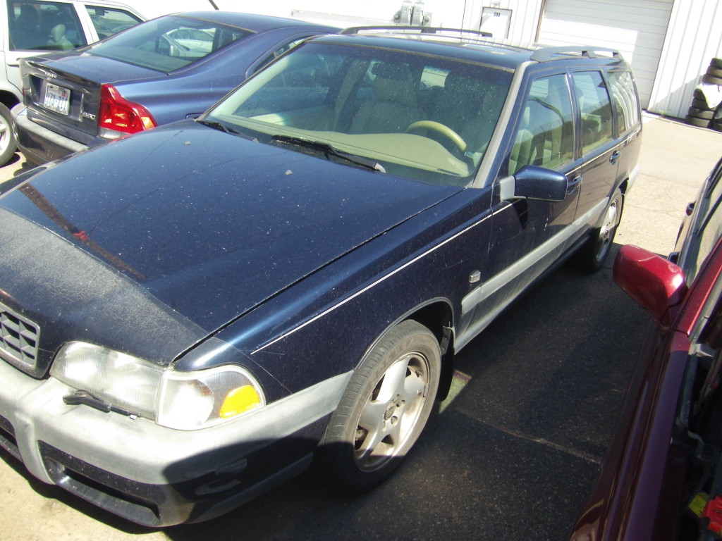 2000 Volvo XC70 Blue - Independent Volvo Specialists Denver & Baker Garage